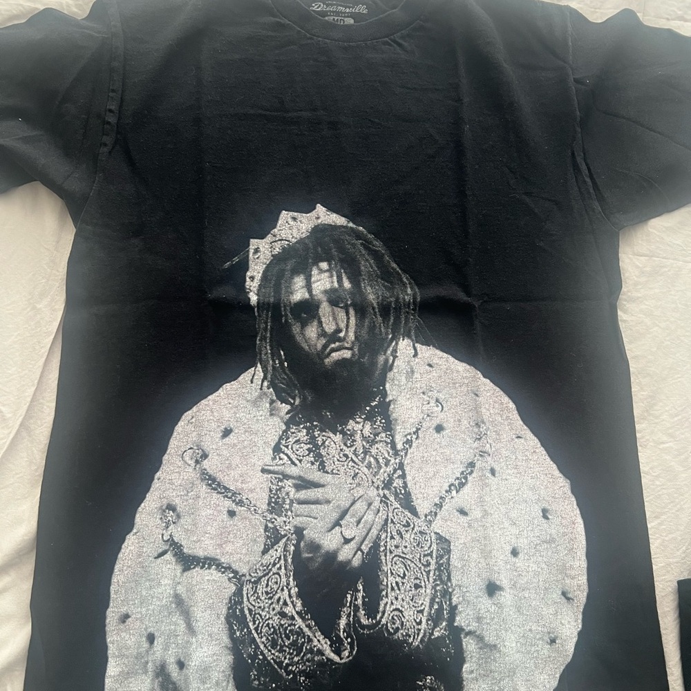 Black Short Sleeve Tee with Artistic Graphic